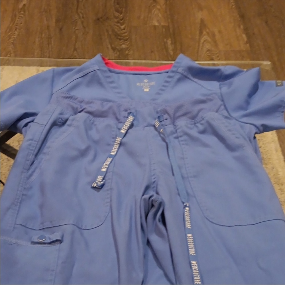 Seal blue scrub set